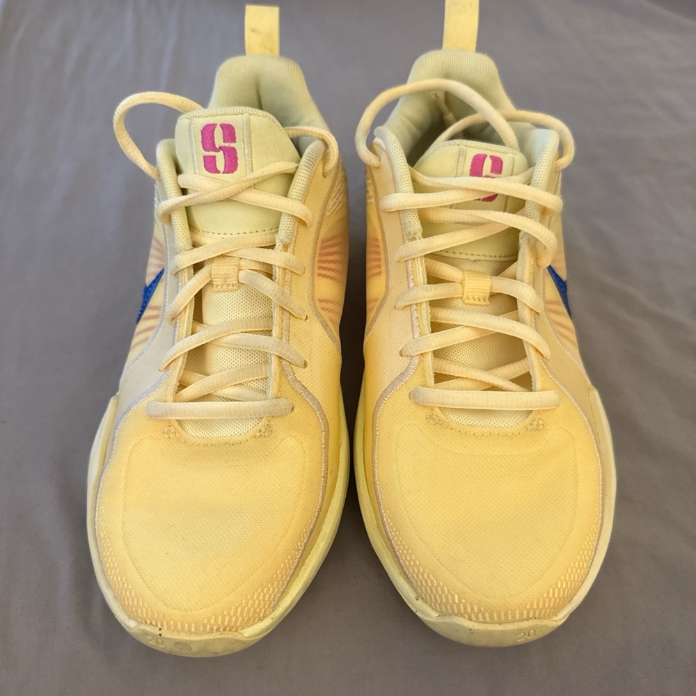 Nike Sabrina 2 Basketball Shoes
4.0 Kids 5.5 Women’s